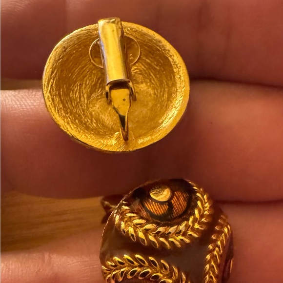 Elegant VTG Gold and Brown Enamel Clip On Earrings - Picture 15 of 16